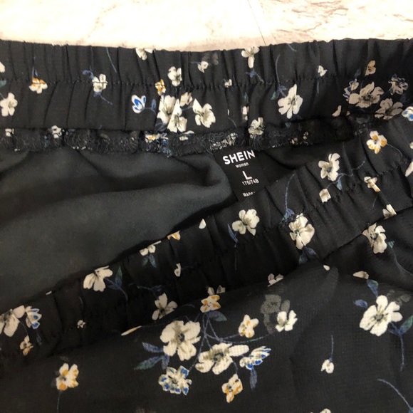 Frill Flowered Mini Skirt - Picture 3 of 3